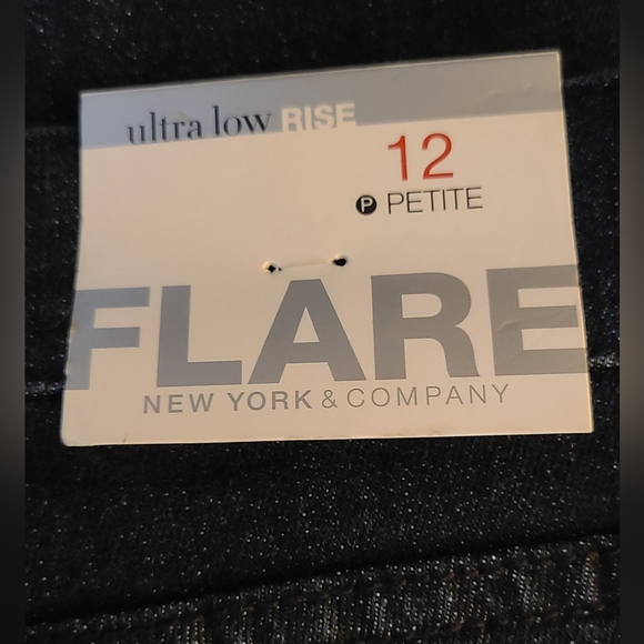 New York & Company Low-Rise Flare Jeans - Picture 4 of 6